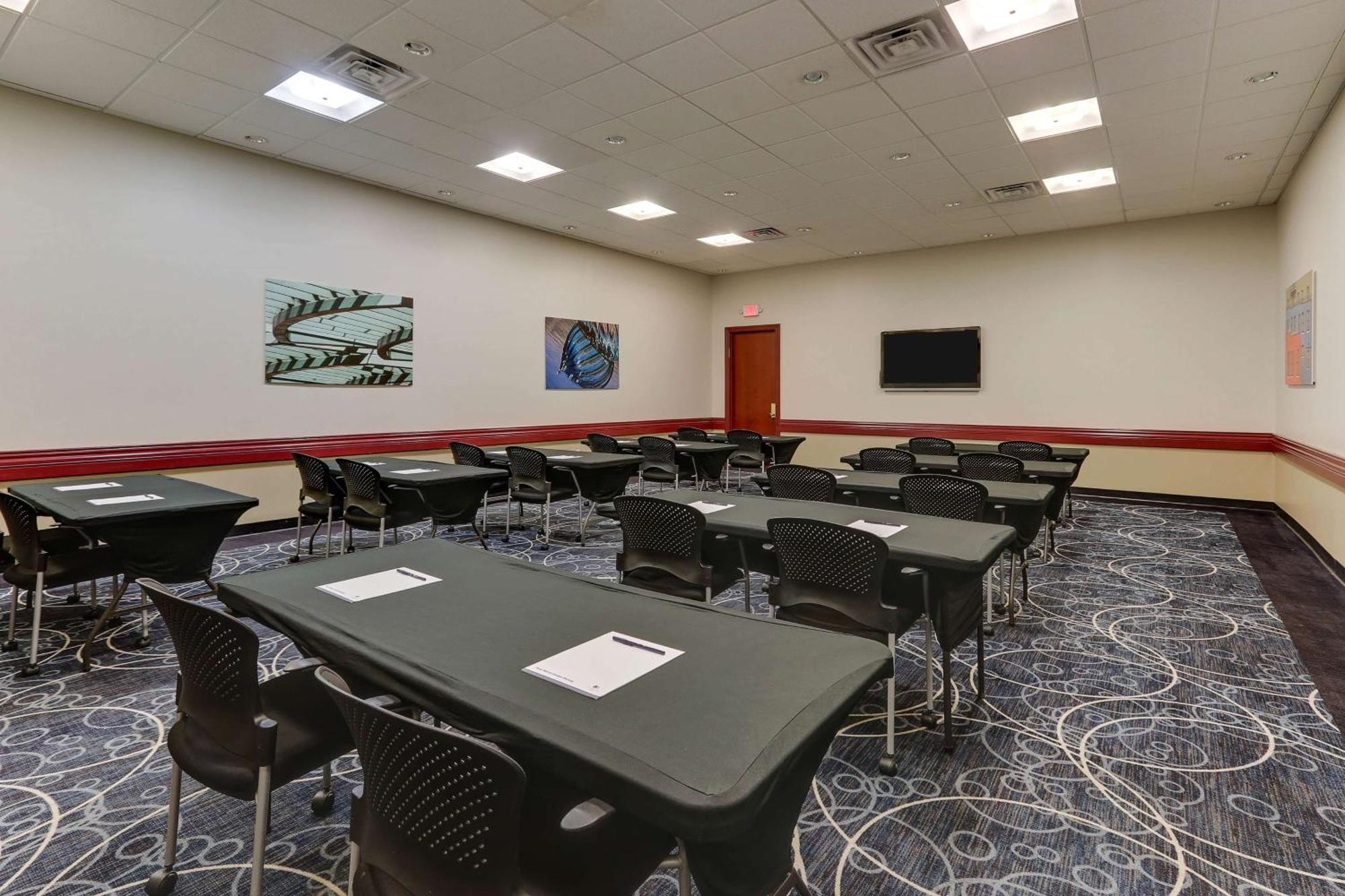 Doubletree By Hilton St. Louis Forest Park Esterno foto