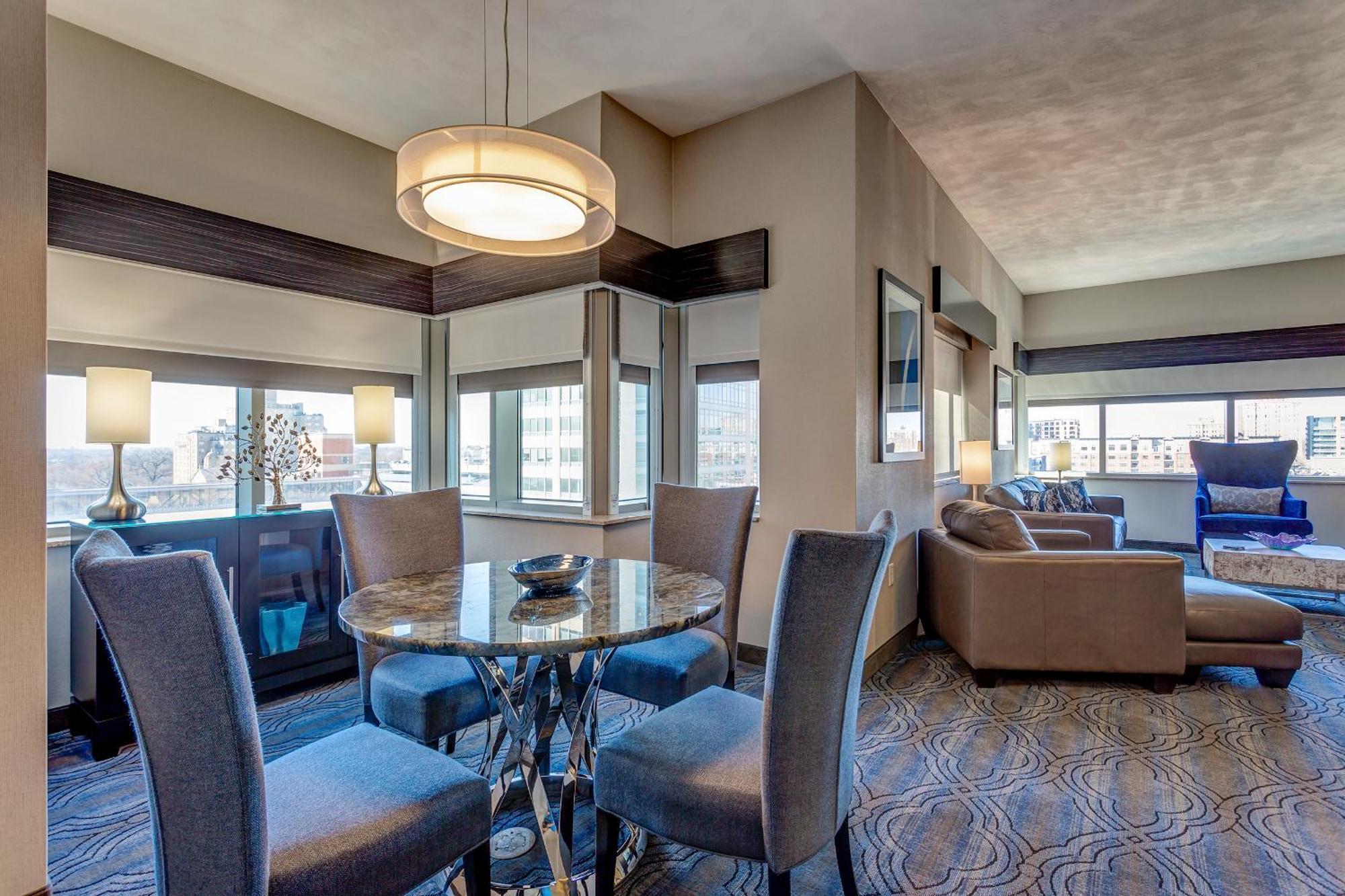 Doubletree By Hilton St. Louis Forest Park Esterno foto
